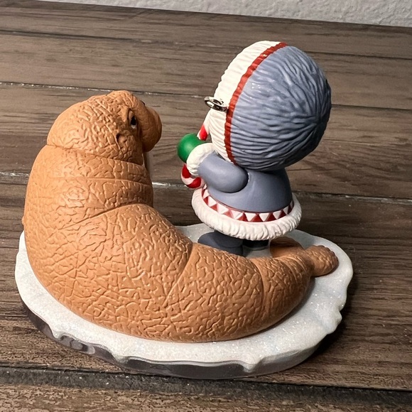 Hallmark NEW 2011 Christmas Ornament “Frosty Friends” is the 32nd in the series - Picture 6 of 10